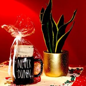 Never dunn black mug with kitchen towel
